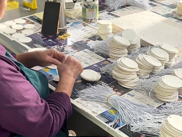 Workers Thread Strings for Custom Paper Scented Cards - FEILIZTECH Air Freshener Processing
